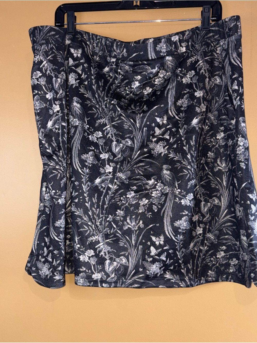 HC817 Isaac Mizrahi Women's Pullon Black And White Floral Skort Black 1X Size